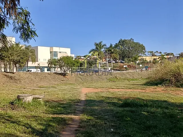 Terreno com 203m², à venda, no bairro Vila Santo Antônio em Guaxupé
