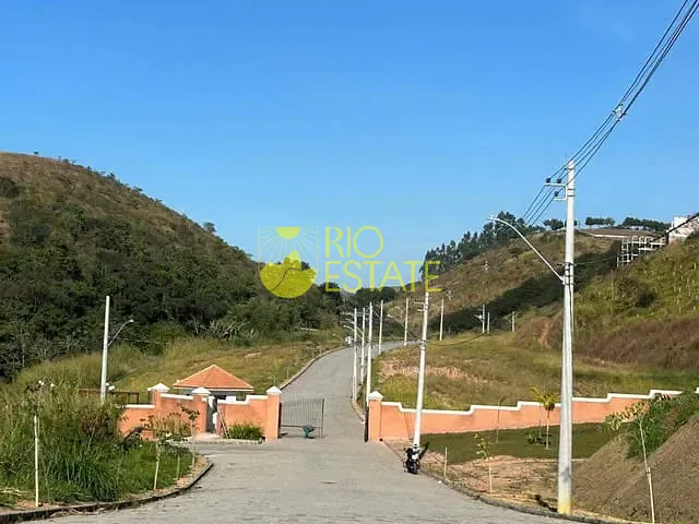 Terreno com 307m², à venda, no bairro Jardim Amália em Volta Redonda