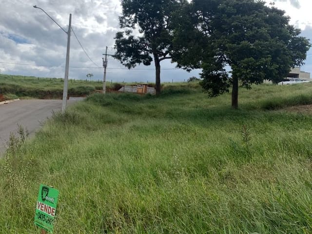 Terreno com 218m², à venda, no bairro Jatobas em Extrema