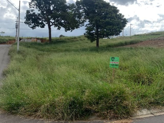 Terreno com 218m², à venda, no bairro Jatobas em Extrema