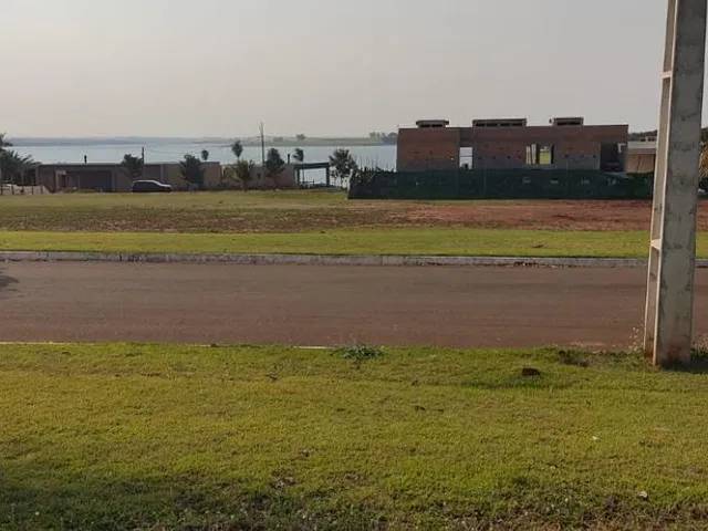 Terreno com 829m², à venda, no bairro Paranagi em Sertaneja