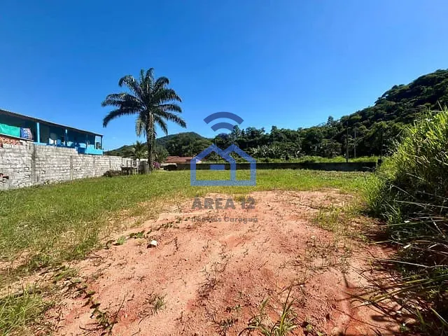 Terreno com 808m², à venda, no bairro Capricónio III em Caraguatatuba