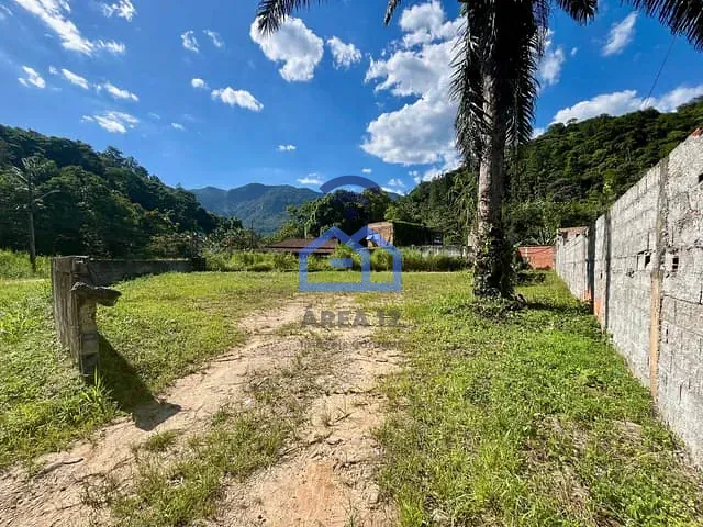 Terreno com 808m², à venda, no bairro Capricónio III em Caraguatatuba