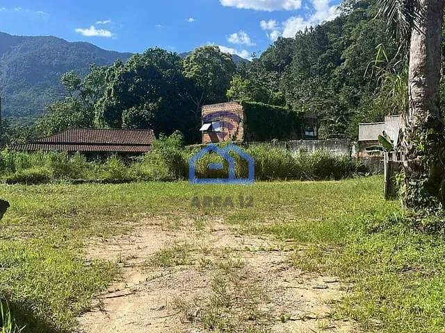 Terreno com 808m², à venda, no bairro Capricónio III em Caraguatatuba