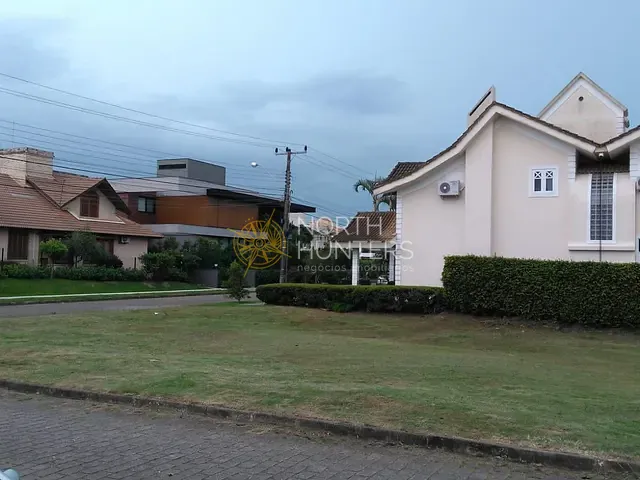 Terreno com 450m², à venda, no bairro Jurerê Internacional em Florianópolis