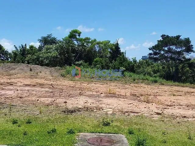 Terreno com 452m², à venda, no bairro Nossa Senhora da Vitória em Ilhéus