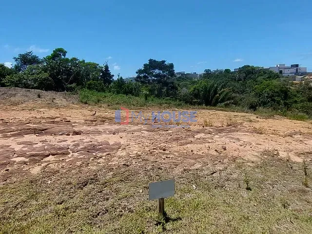 Terreno com 452m², à venda, no bairro Nossa Senhora da Vitória em Ilhéus
