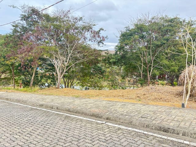Terreno com 480m², à venda, no bairro Ibraim Mendonça em Cataguases