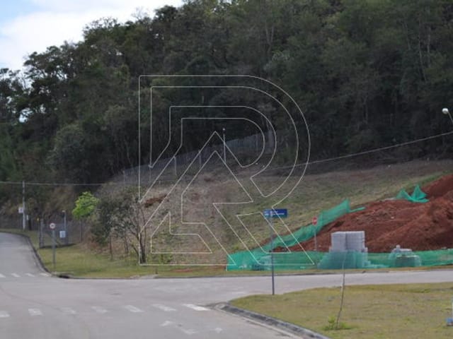 Terreno com 850m², à venda, no bairro Centro em Louveira