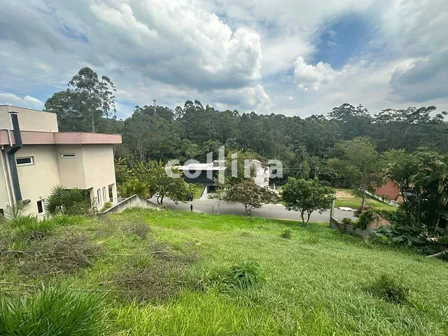 Terreno com 820m², à venda, no bairro Jardim Indaiá em Embu das Artes