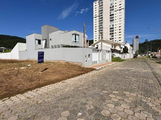 Terreno com 325m², à venda, no bairro Ressacada em Itajaí