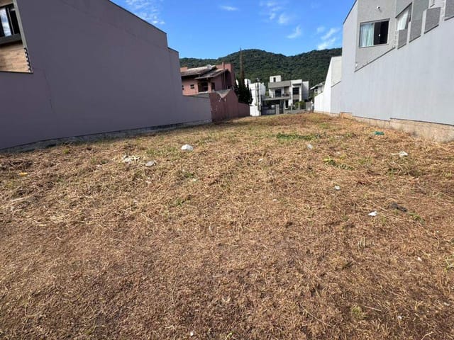 Terreno com 325m², à venda, no bairro Ressacada em Itajaí
