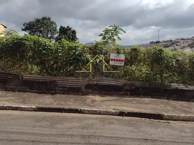 Terreno com 450m², à venda, no bairro Recreio dos Bandeirantes em Guaxupé