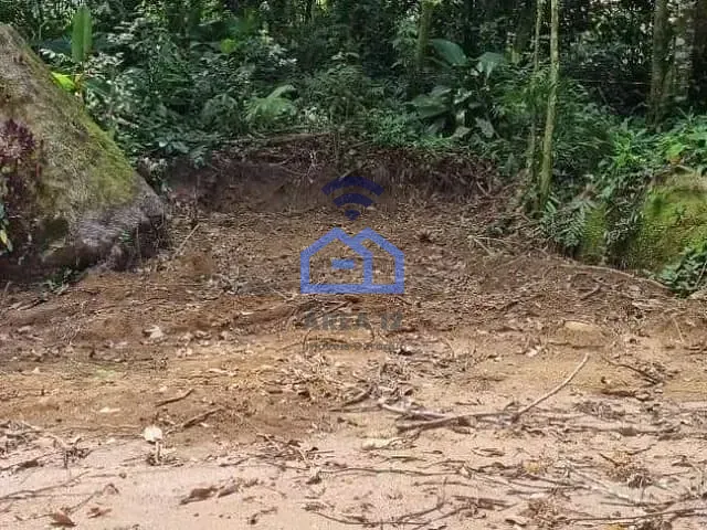 Terreno com 360m², à venda, no bairro Massaguaçu em Caraguatatuba
