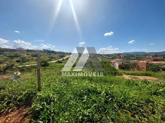 Terreno com 360m², à venda, no bairro São Francisco II em Araçuaí
