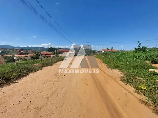 Terreno com 360m², à venda, no bairro São Francisco II em Araçuaí
