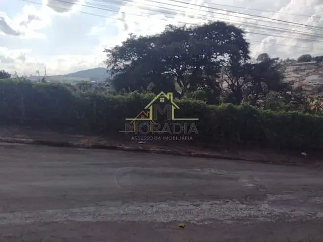 Terreno com 450m², à venda, no bairro Recreio dos Bandeirantes em Guaxupé
