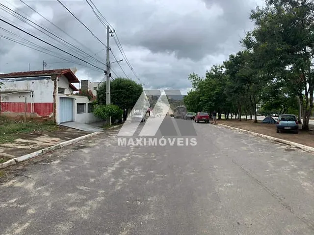 Terreno com 720m², à venda, no bairro Centro em Araçuaí