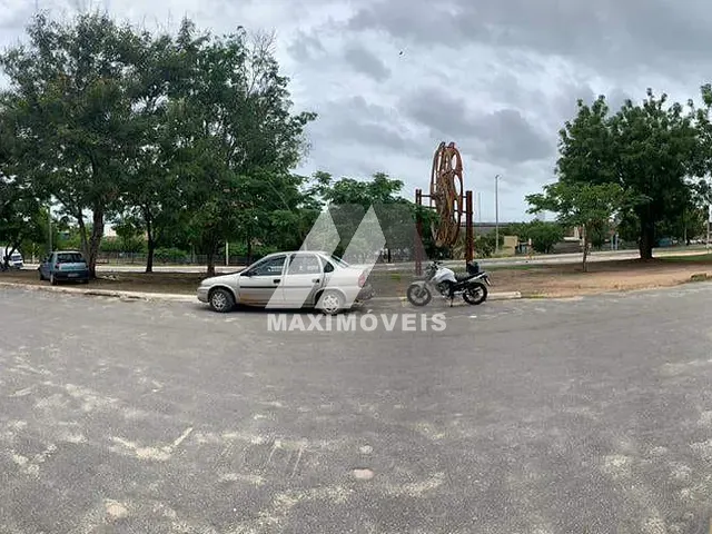Terreno com 720m², à venda, no bairro Centro em Araçuaí