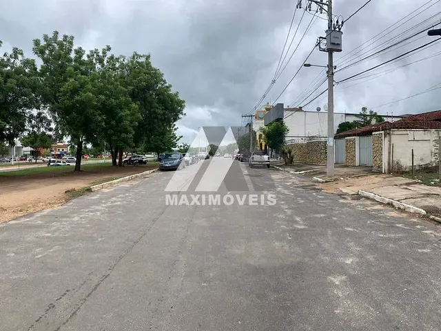 Terreno com 720m², à venda, no bairro Centro em Araçuaí