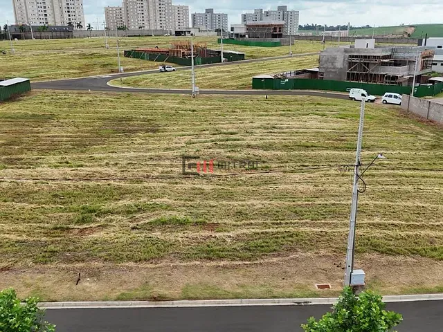 Terreno com 339m², à venda, no bairro Conjunto Habitacional Pindorama em Londrina