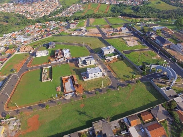 Terreno com 350m², à venda, no bairro Jardim Carvalho em Ponta Grossa