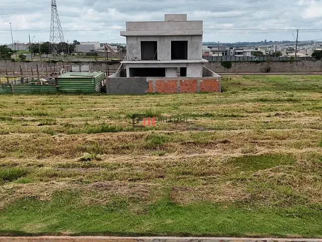 Terreno com 312m², à venda, no bairro Conjunto Habitacional Pindorama em Londrina