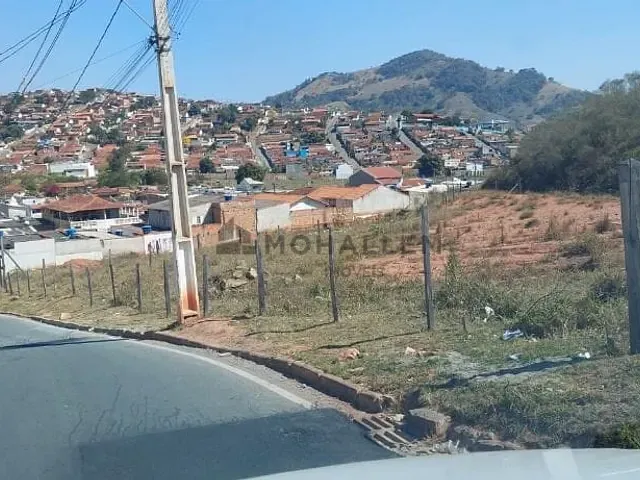 Terreno com 310m², à venda, no bairro Rebourgeon em Itajubá