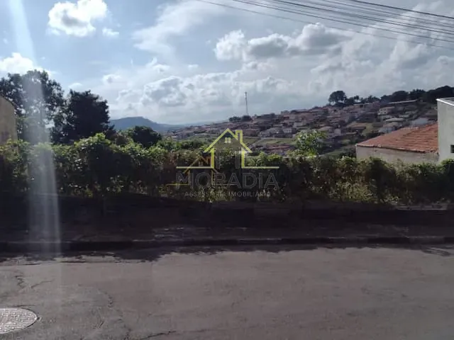 Terreno com 450m², à venda, no bairro Recreio dos Bandeirantes em Guaxupé