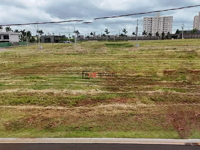 Terreno com 318m², à venda, no bairro Conjunto Habitacional Pindorama em Londrina
