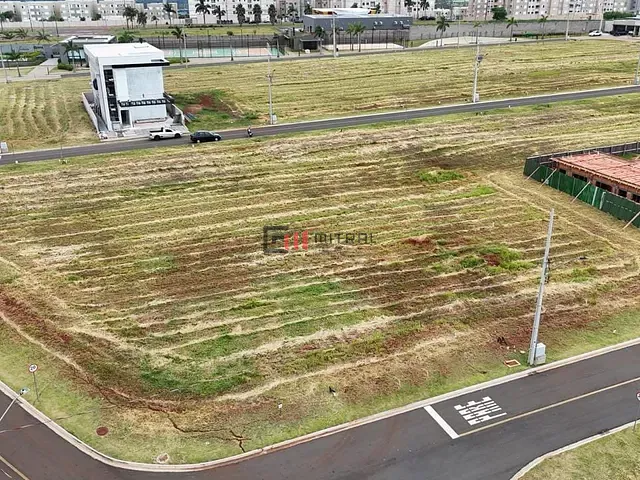 Terreno com 318m², à venda, no bairro Conjunto Habitacional Pindorama em Londrina
