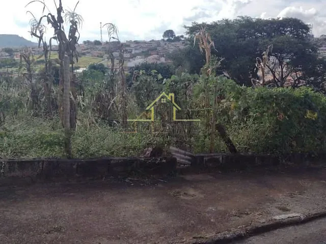 Terreno com 450m², à venda, no bairro Recreio dos Bandeirantes em Guaxupé