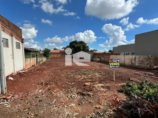 Terreno com 750m², à venda, no bairro Centro em Rolândia