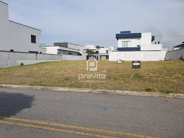 Terreno com 300m², à venda, no bairro Piracangaguá em Taubaté