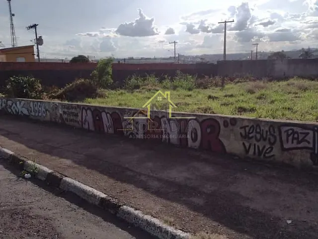 Terreno com 900m², à venda, no bairro Jardim Guaxupé em Guaxupé