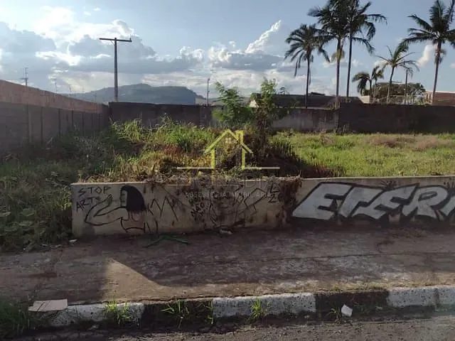 Terreno com 900m², à venda, no bairro Jardim Guaxupé em Guaxupé