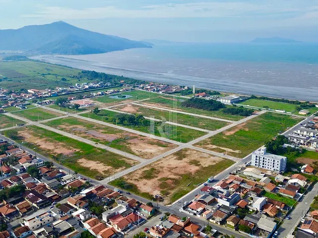 Terreno com 297m², à venda, no bairro Praça em Tijucas