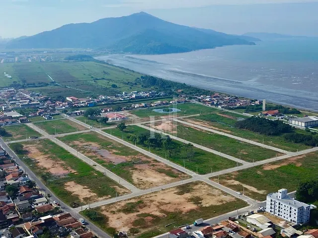 Terreno com 297m², à venda, no bairro Praça em Tijucas