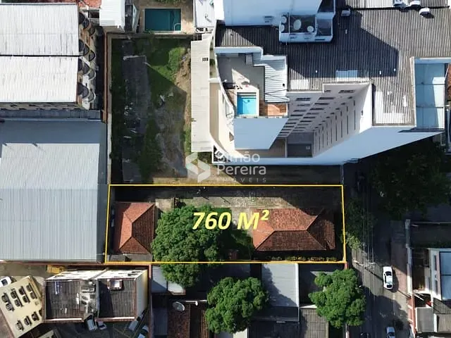 Terreno com 760m², à venda, no bairro Centro em Três Rios