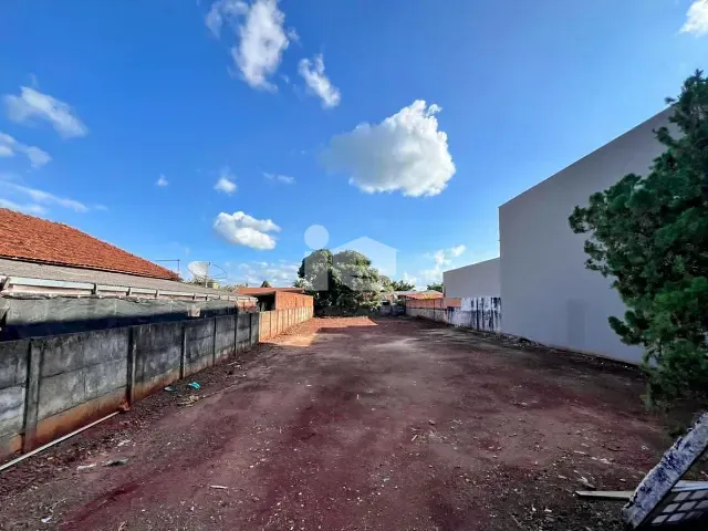 Terreno com 1500m², à venda, no bairro Centro em Rolândia