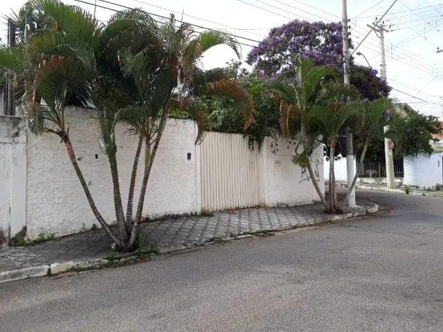 Terreno à venda, no bairro Jardim Russi em Taubaté
