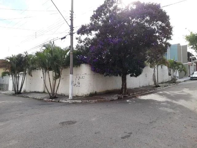 Terreno à venda, no bairro Jardim Russi em Taubaté