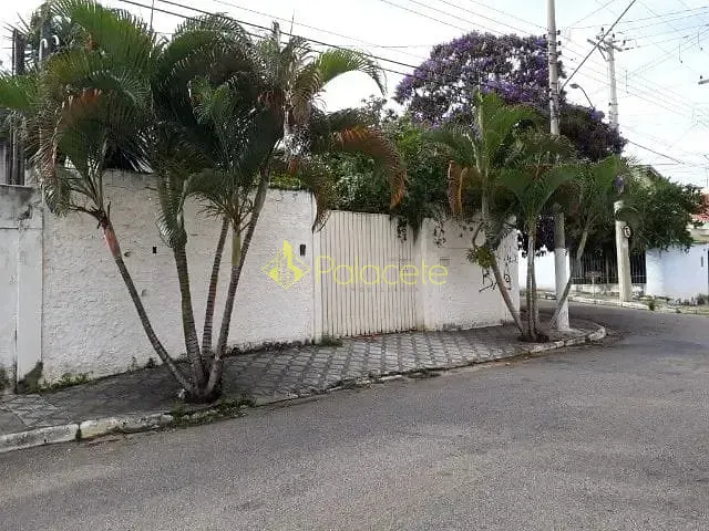 Terreno à venda, no bairro Jardim Russi em Taubaté