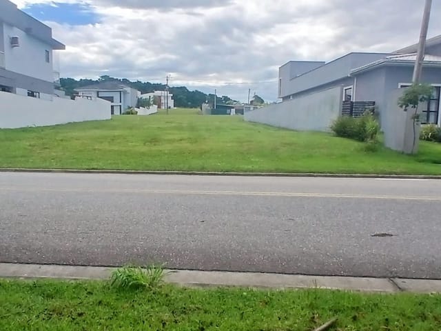 Terreno com 456m², à venda, no bairro Loteamento Extensao Do Serrama em Rio das Ostras
