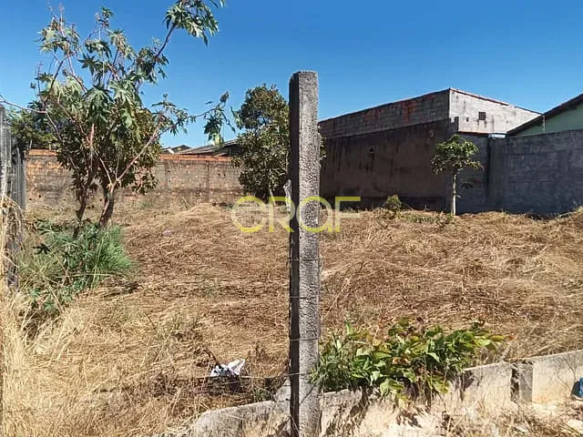 Terreno com 595m², à venda, no bairro Parque Lago em Formosa