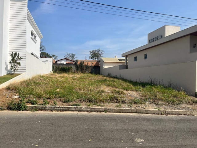 Terreno com 600m², à venda, no bairro Residencial Monteverdi em Arcos