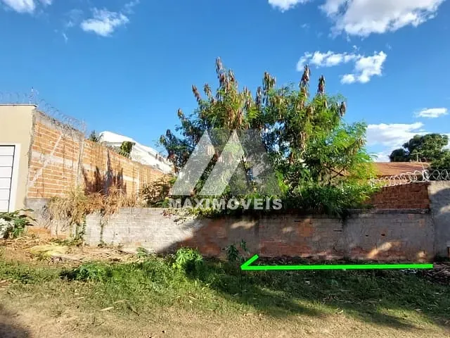 Terreno com 144m², à venda, no bairro Centro em Araçuaí
