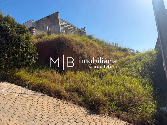 Terreno com 810m², à venda, no bairro Imigrantes em Cataguases