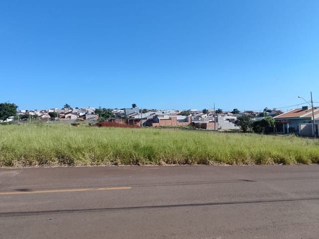 Terreno com 548m², para alugar, no bairro Conjunto Residencial Roberto Conceição em Cambé