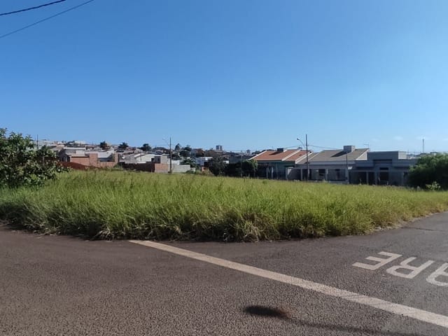 Terreno com 548m², para alugar, no bairro Conjunto Residencial Roberto Conceição em Cambé